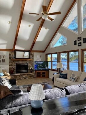 Smart TV, fireplace, books, stereo