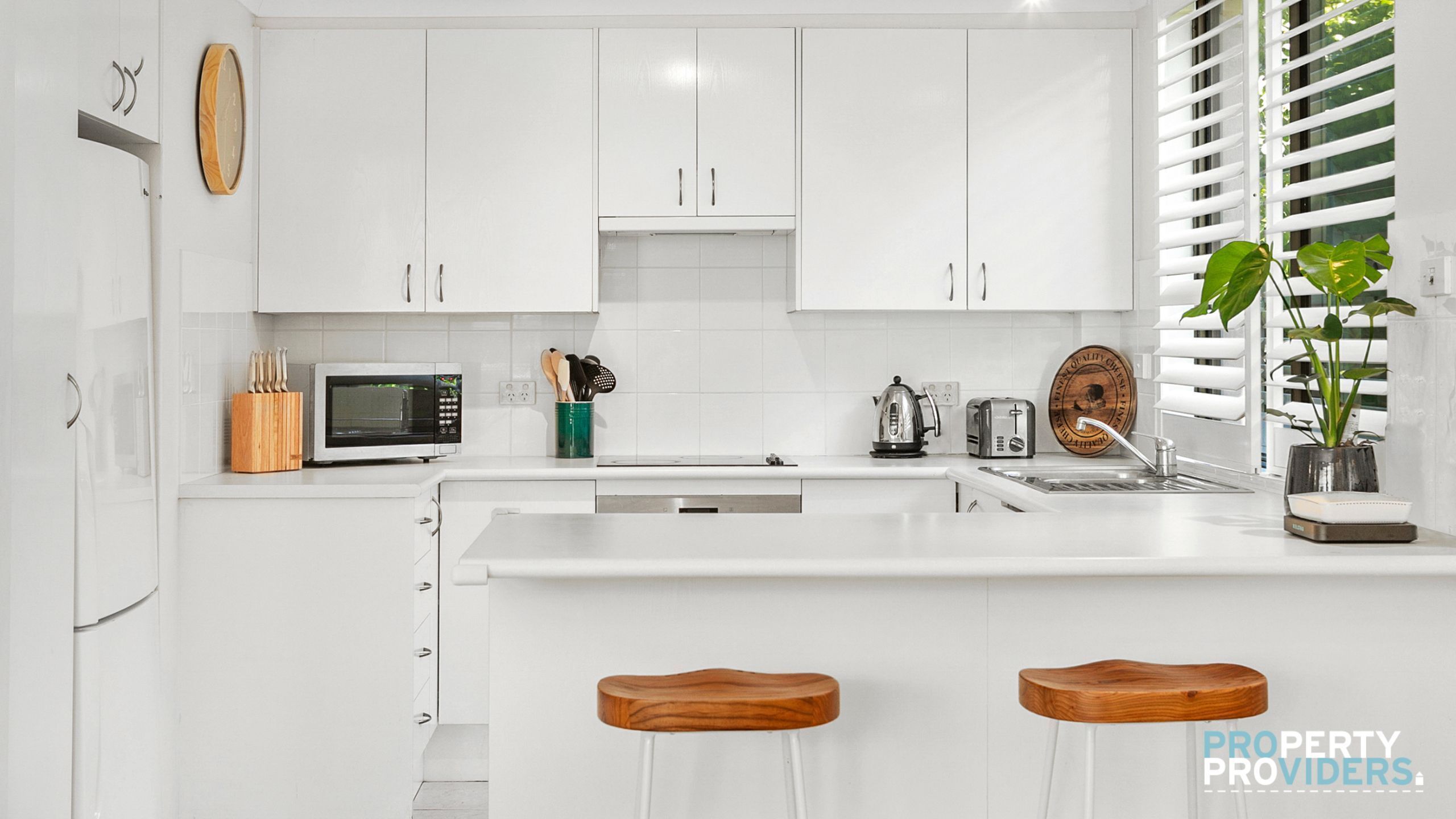 50m to Manly beach - 3 bedrooms + pets welcome — image 21