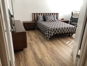 3 bedrooms, desk, iron/ironing board, WiFi