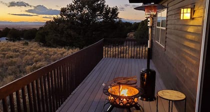 Mountain lodge w/ panoramic views from hot tub