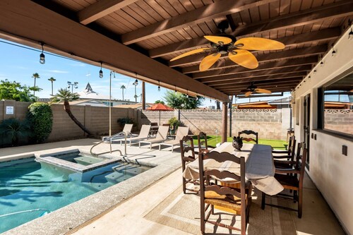 Great Location PVT HTD Pool Plus Separate Casita, Dog Friendly, Free Golf, Near Dining & Shopping