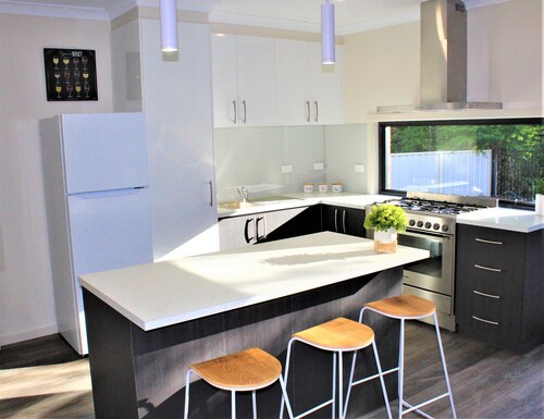 Modern, New Property*Close to Town*3 bed/2bath with double garage