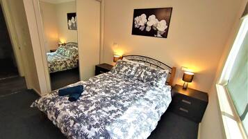 3 chambres, fer et planche à repasser, Wi-Fi gratuit, draps fournis