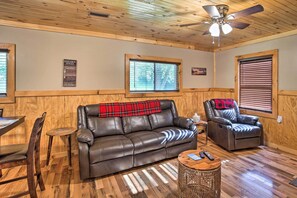 TV, DVD player - Silver Creek Cabin w/ Hiking < 1 Mi to Town! (Beattyville)
