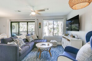 TV - Walk to Coligny Beach: Tropical Hilton Head Condo (Hilton Head Island)