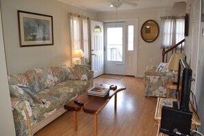 Una televisión, libros