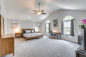 4 bedrooms, desk, laptop workspace, iron/ironing board