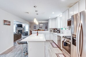 Fridge, microwave, stovetop, dishwasher