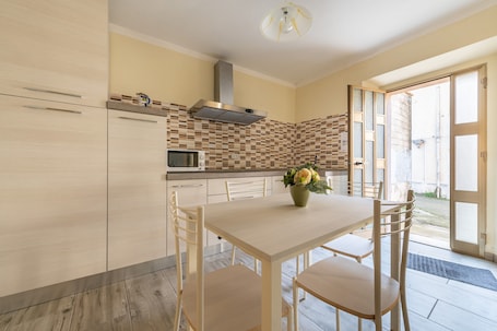 Dining. Vacation Apartment 'Casa di Stefania'
