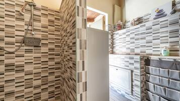 Doccia, asciugacapelli, asciugamani