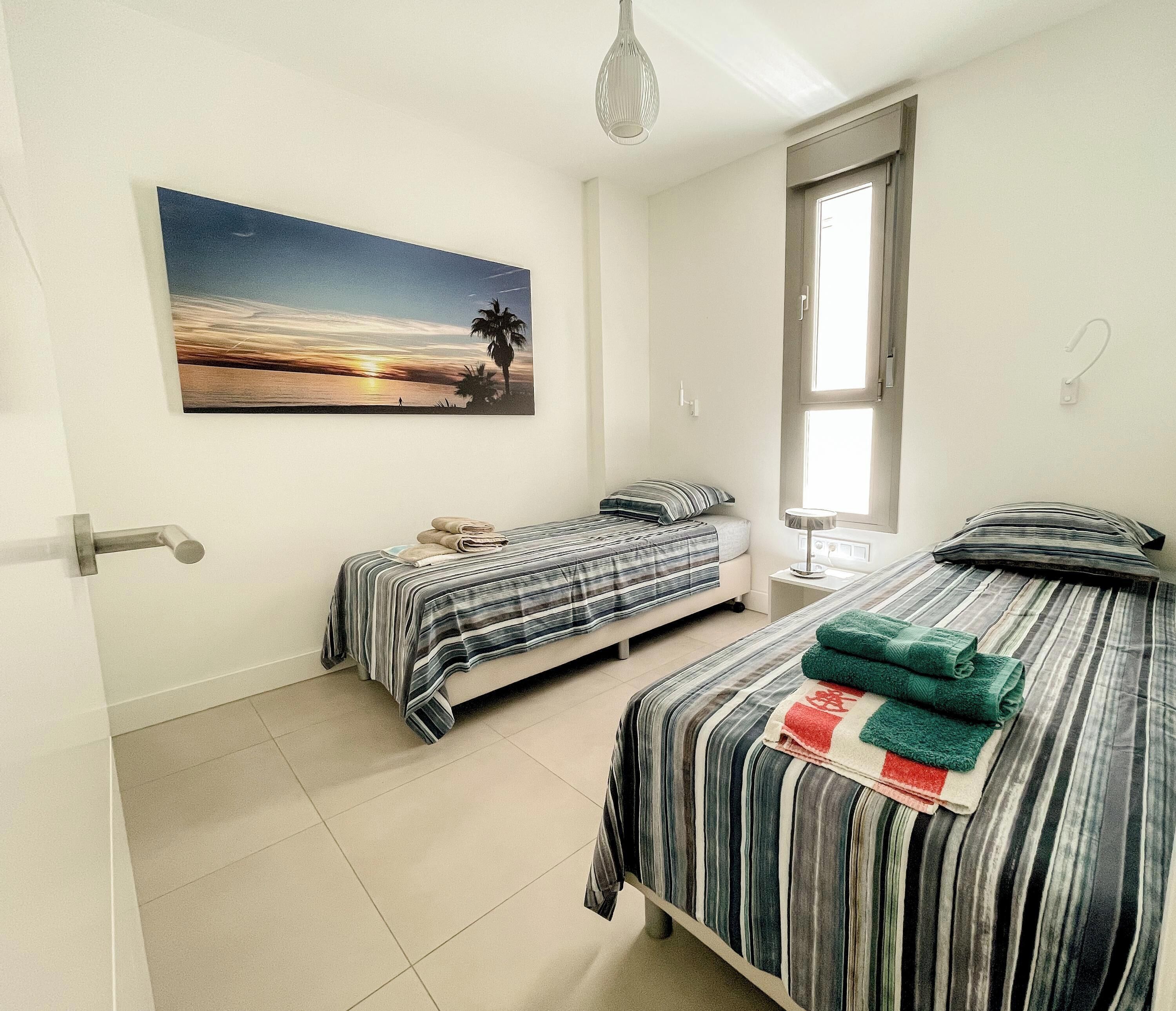 2 chambres, fer et planche à repasser, Wi-Fi gratuit, draps fournis