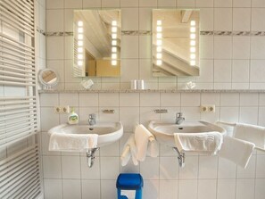 Hair dryer, towels - Sippel, Germany (Sonthofen)