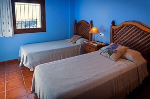 3 bedrooms, iron/ironing board, free WiFi, bed sheets