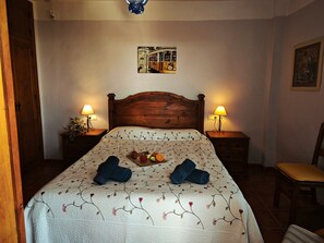 3 chambres, fer et planche à repasser, Wi-Fi gratuit, draps fournis