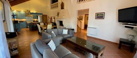TV, fireplace, DVD player, table tennis