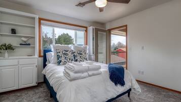 5 bedrooms, desk, iron/ironing board, travel cot