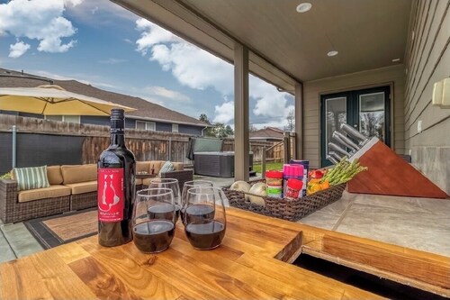 Stunning and spacious retreat w/ Heated pool and hot tub