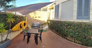 Terrace/patio - Myra cottage 30sqm with garden 300m from the sea 5 minutes from the airport (Bari)