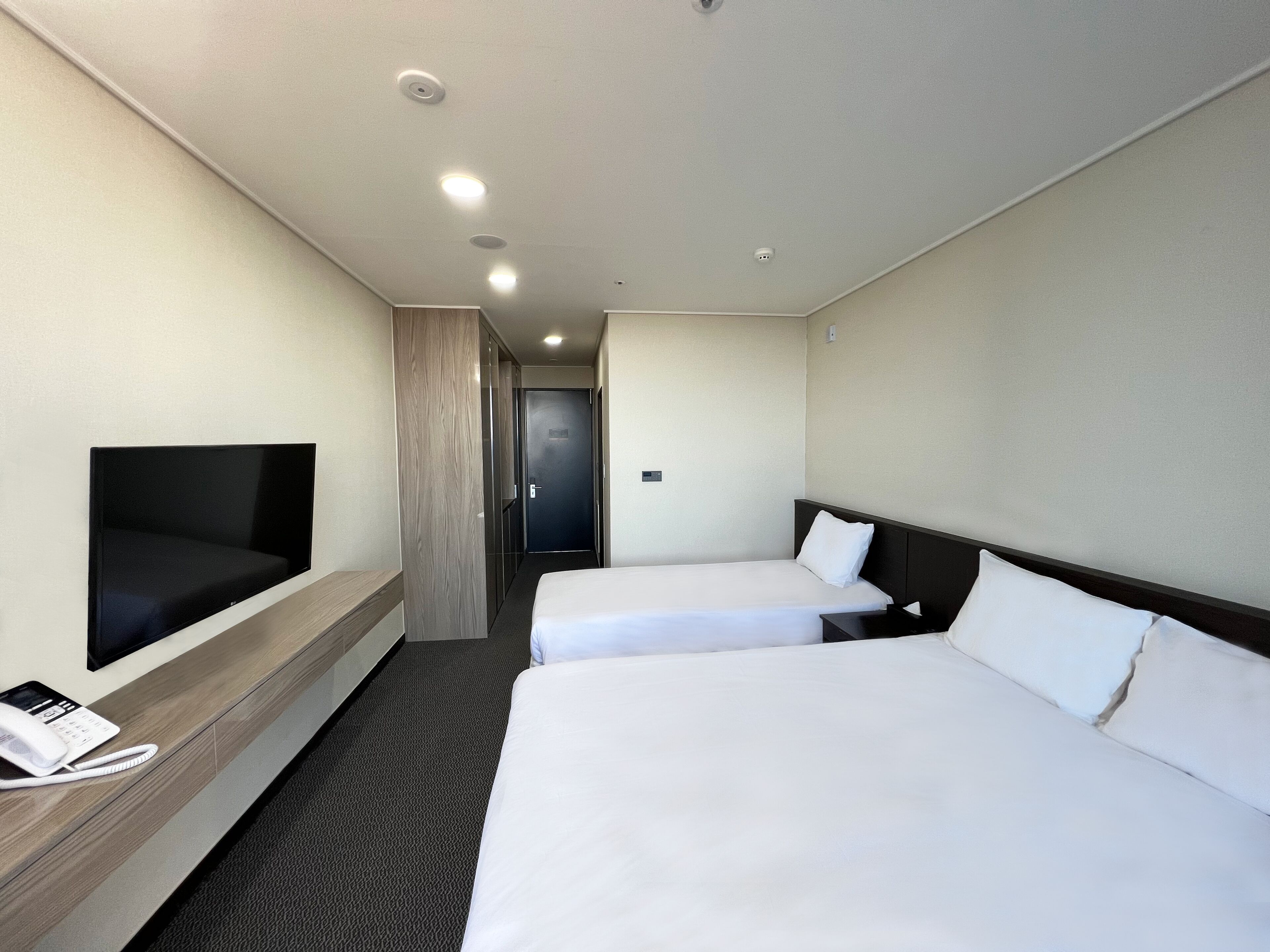 deluxe family twin (park ocean view) | premium bedding, free wifi, bed sheets