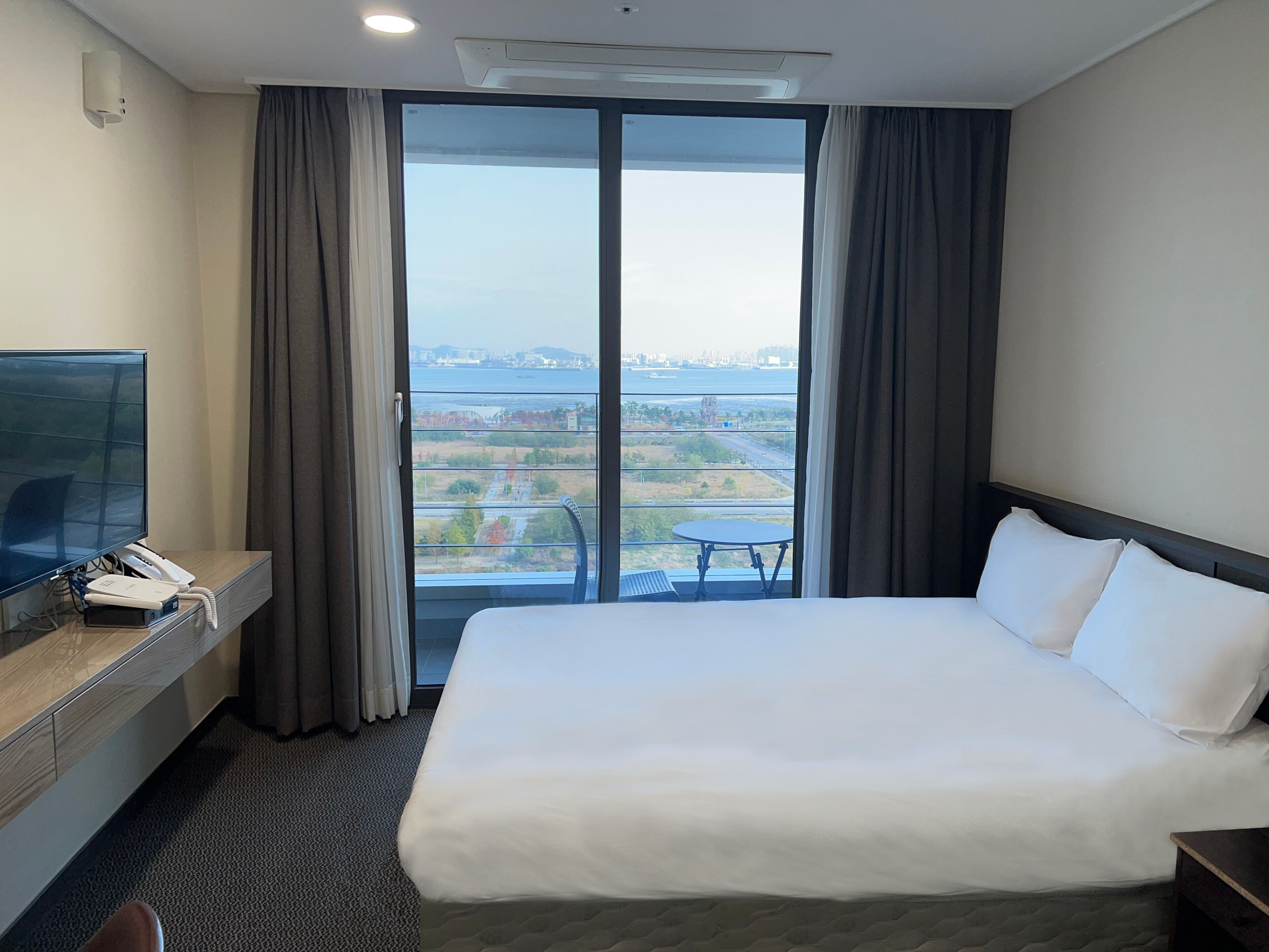 deluxe double (park ocean view) | premium bedding, free wifi, bed sheets