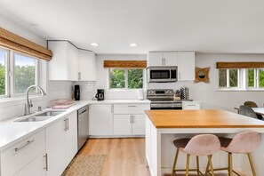 Dining tables, kitchen islands