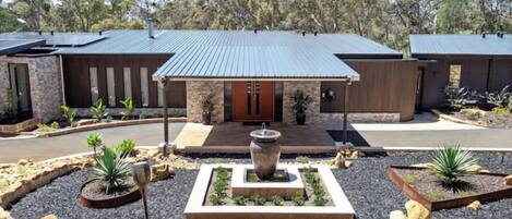 المنشأة من الخارج