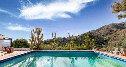 Holiday Home 'Finca Arroyo De Las Adelfas' with Mountain View, Private Pool and Wi-Fi