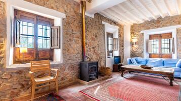 Fernseher, Kamin, DVD-Player, Tischtennisplatte