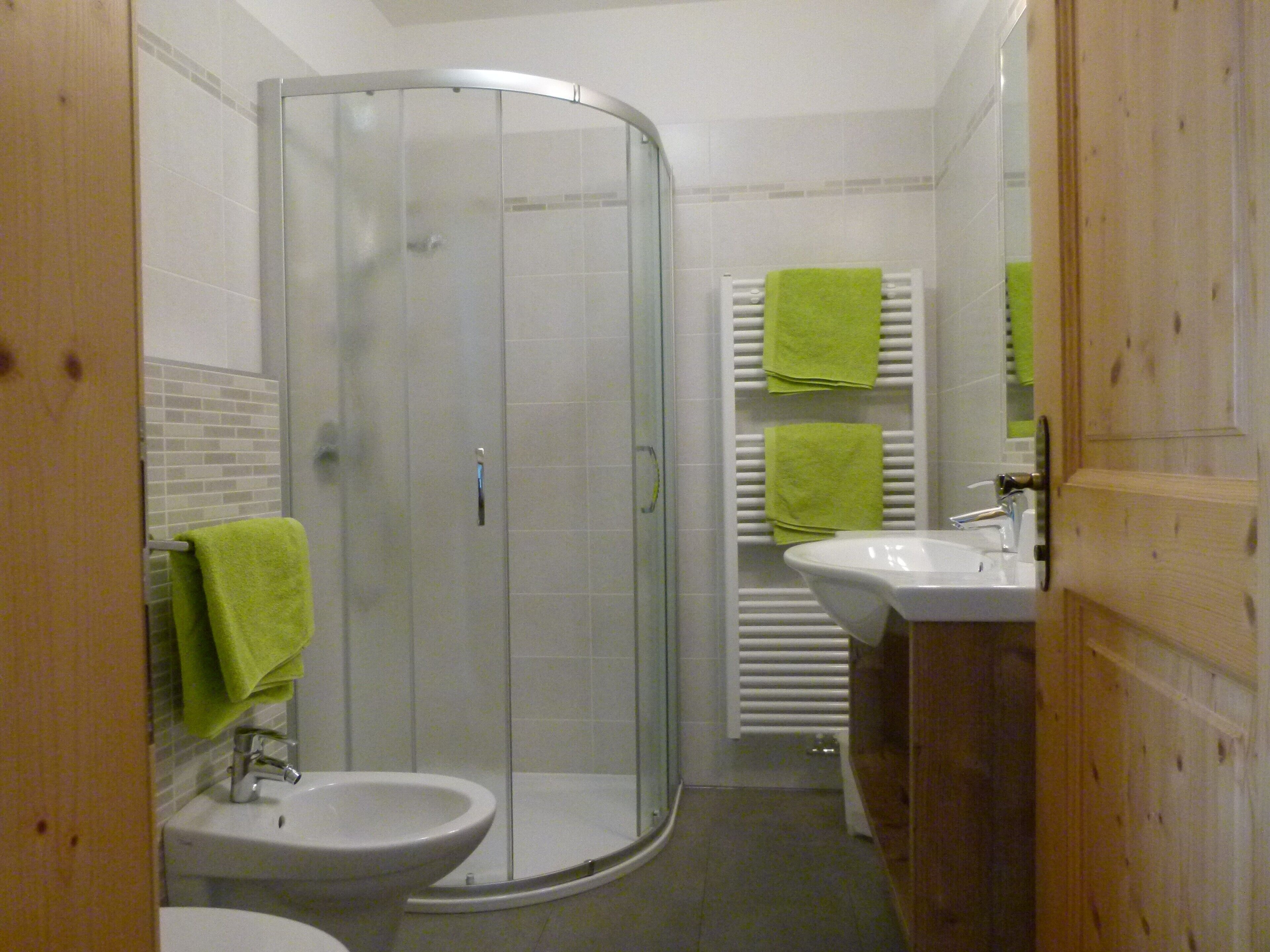 淋浴设施、毛巾