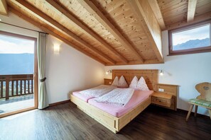 2 bedrooms, free WiFi, bed sheets - Cozy apartment 'Gassbauerhof Ober' with Balcony, Mountains Views & Wi-Fi (Schenna)