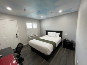 Single Room | Individually furnished, desk, free WiFi, bed sheets - Fontana Inn (Fontana)