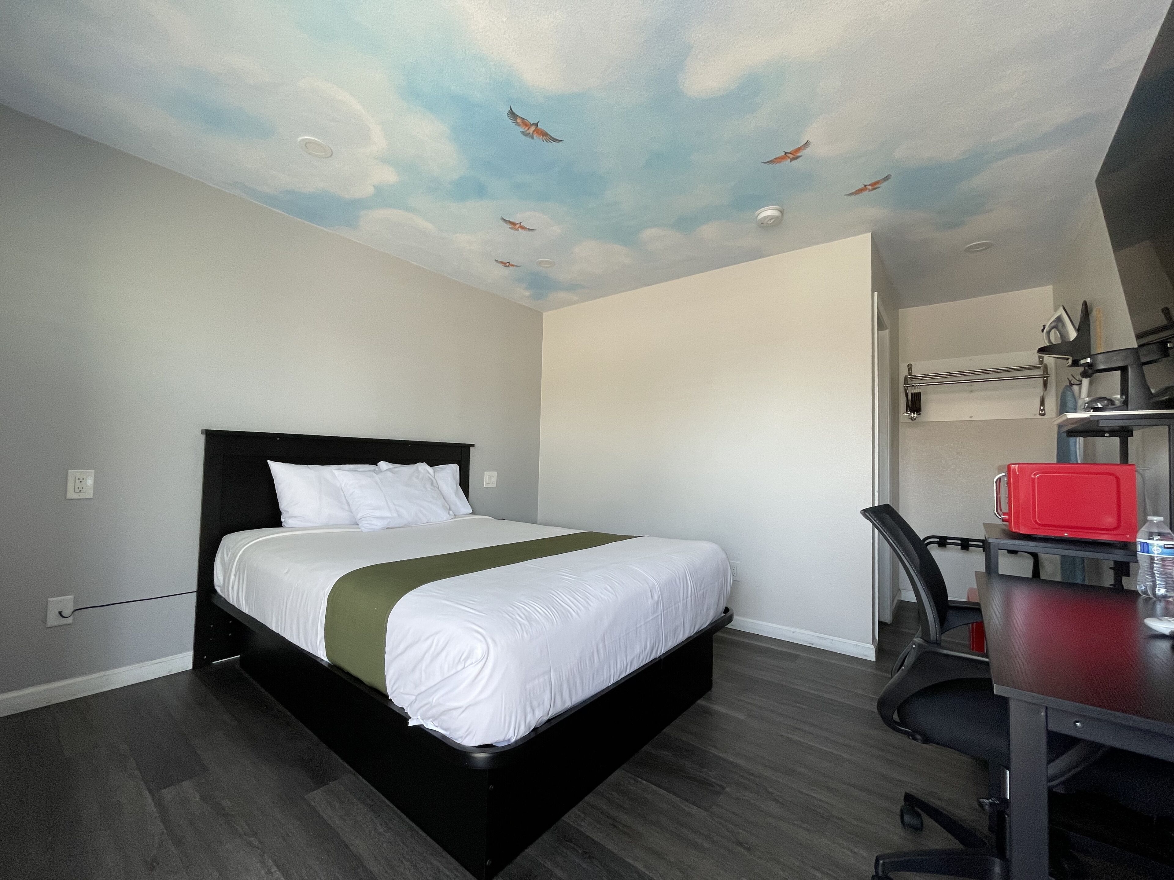 single room | individually furnished, desk, free wifi, bed sheets