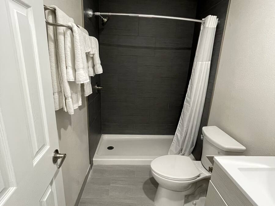 Kamar Single | Kamar mandi | Pengering rambut dan handuk