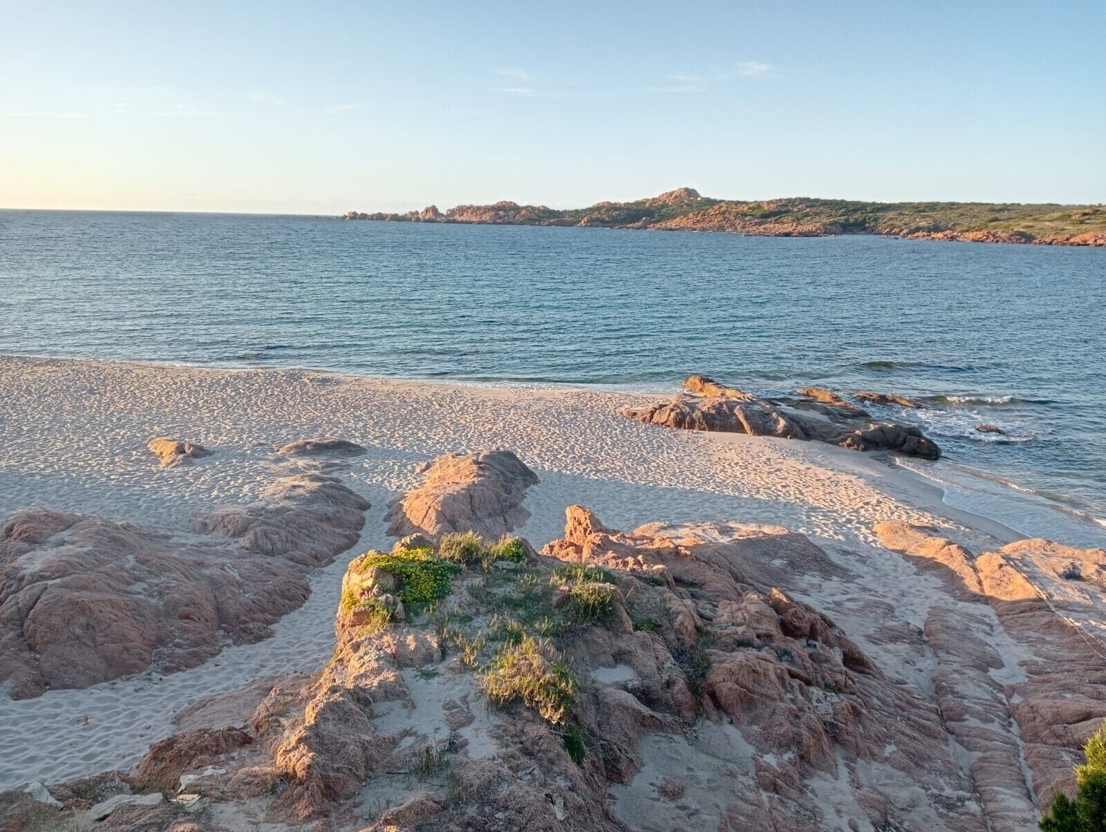 Una spiaggia nelle vicinanze