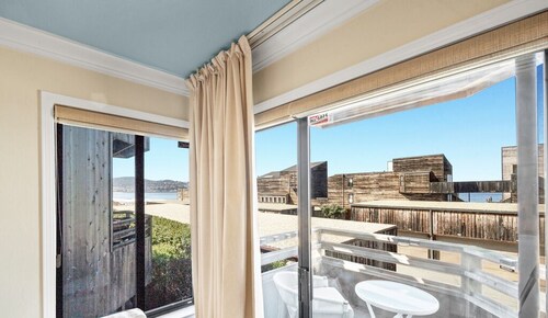 Ocean Harbor 318 - Monterey Condo - Serenity by the Sea