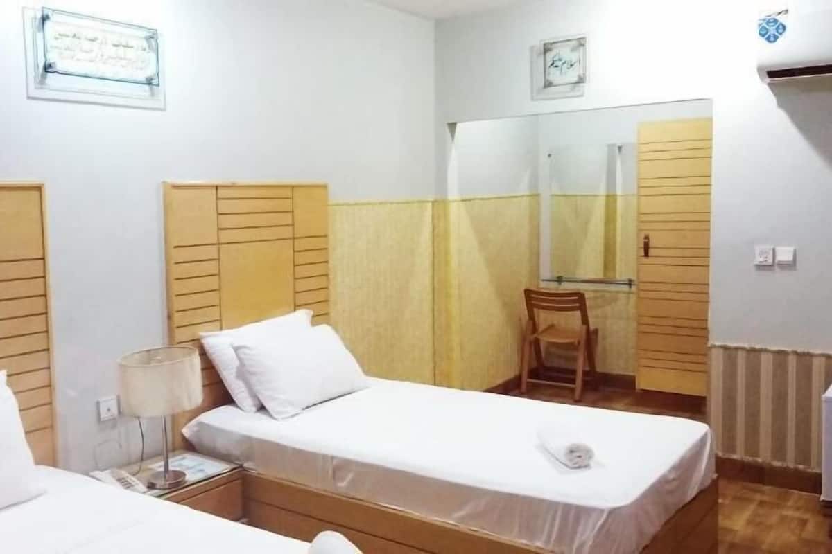 Camera Deluxe con letto matrimoniale o 2 letti singoli | Ferro/asse da stiro, Wi-Fi gratuito