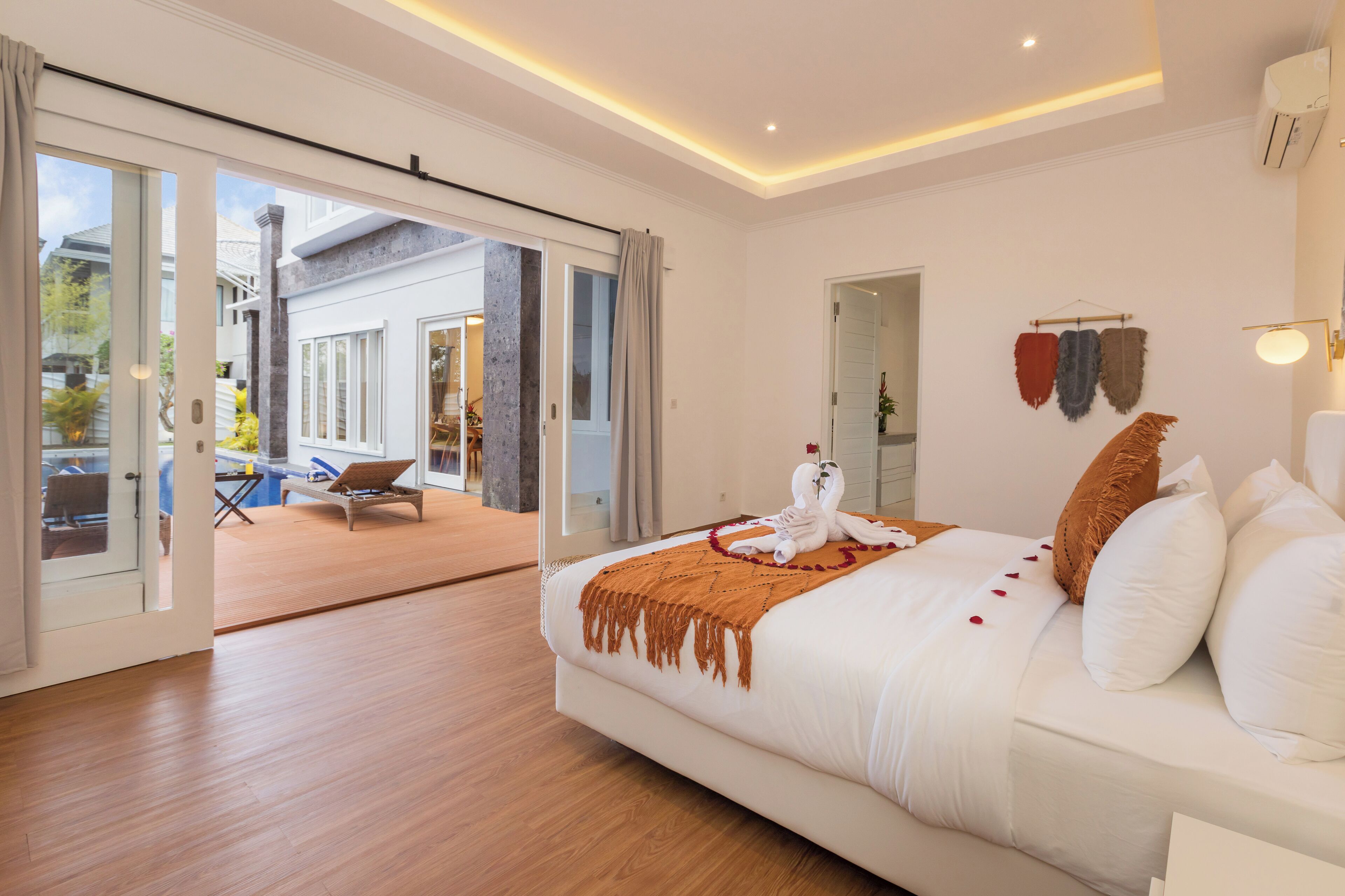 Escritorio, wifi gratis y ropa de cama 