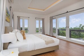 Escritorio, wifi gratis y ropa de cama 