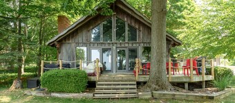 Glenora Bluffs in Glenn: Spacious 5BR home, sleeps 14, near beaches and lakes.