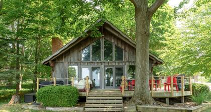 Glenora Bluffs in Glenn: Spacious 5BR home, sleeps 14, near beaches and lakes.