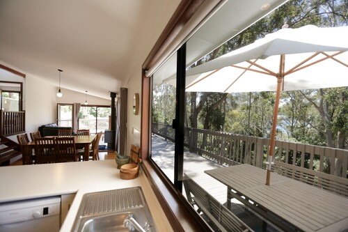 From the Treetops to the Lakeside in seconds!