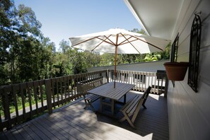 تناول الطعام بالخارج