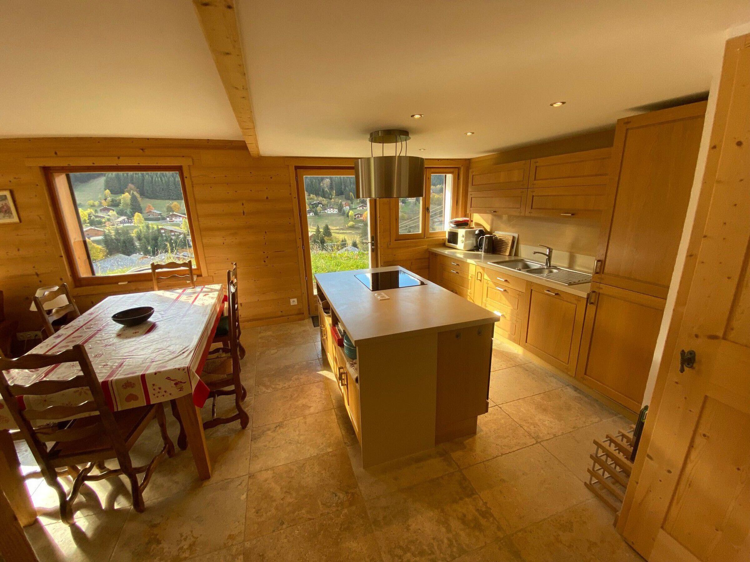 Kjøleskap, mikrobølgeovn, ovn og oppvaskmaskin