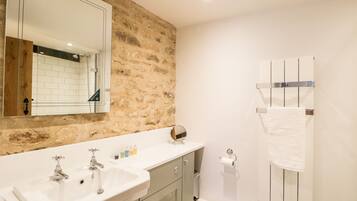 Cottage | Kamar mandi | Shower