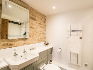 Cottage | Bathroom | Shower - The Old Swill House (Chippenham)