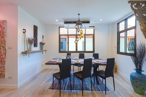 Family dining - Pool villa  4 BR walking to Beach HV (Hua Hin)