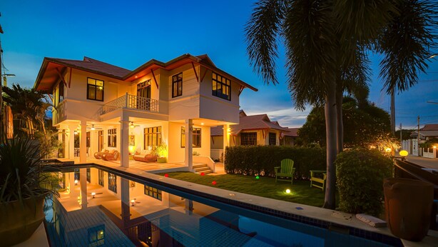 A two-story house with a swimming pool in front. - Pool villa  4 BR walking to Beach HV (Hua Hin)