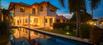 Pool villa 4 BR walking to Beach HV