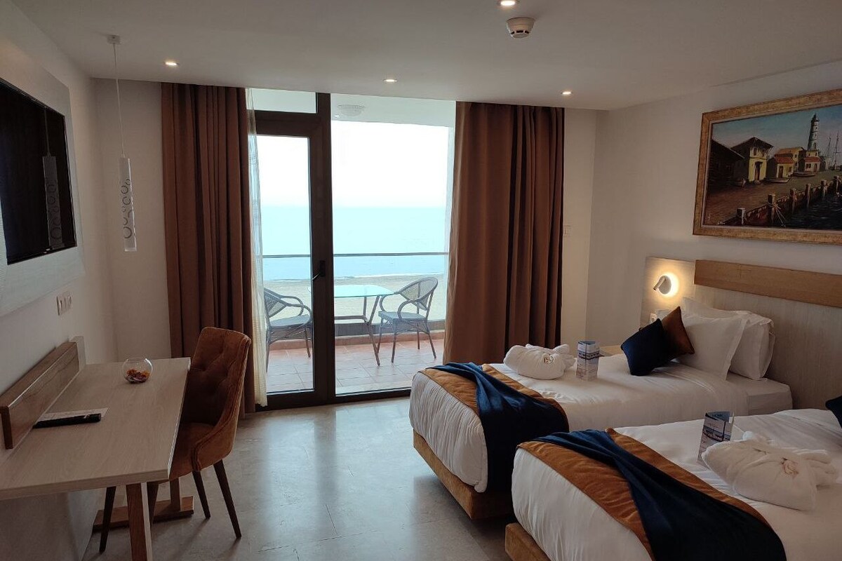 Egyptian cotton sheets, premium bedding, minibar, WiFi (free)