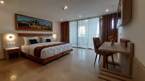 Habitación doble estándar | Sábanas de algodón egipcio, ropa de cama de alta calidad y minibar 
